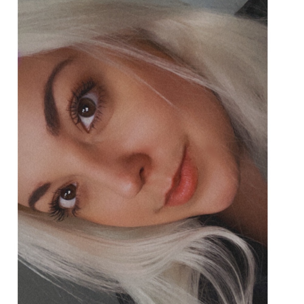 Meet your Posher, April